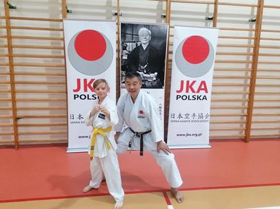 Mistrza Yoshinobu Ohta 7 Dan Japan  Karate Asociation z młodym adeptem Karate