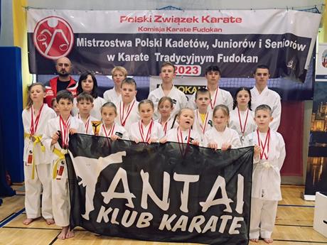 Młodziki Klubu Karate Antai