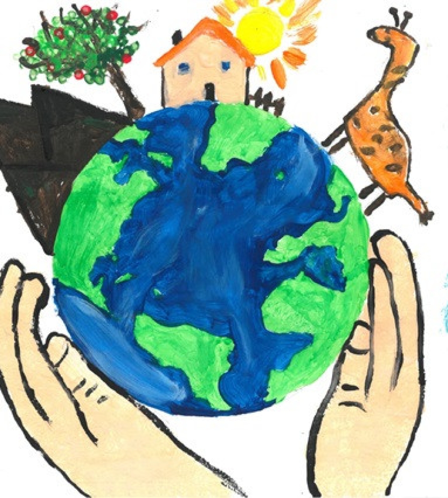 Dłonie trzymające Planetę Ziemie na której stoi dom, żyrafa, drzewo, góra