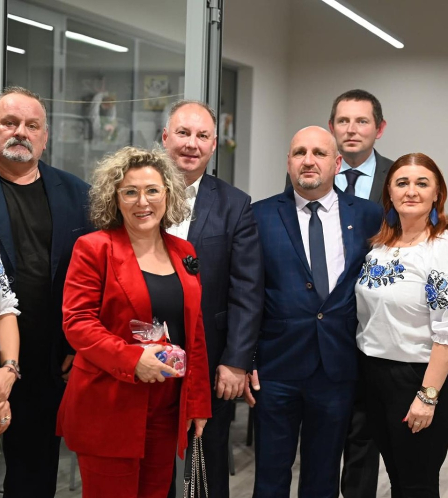 KGW, radni, wójt pozują do zdjęcia