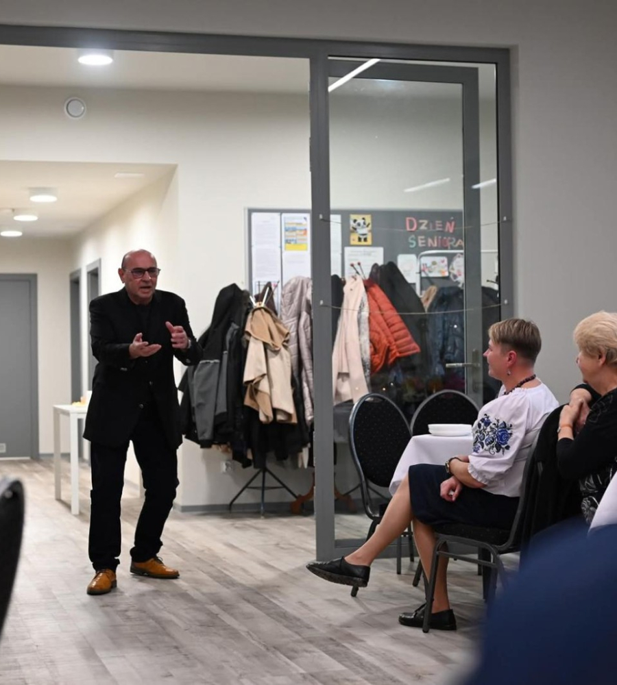 Występ artystyczny podczas wydarzenia Gminny Dzień Seniora