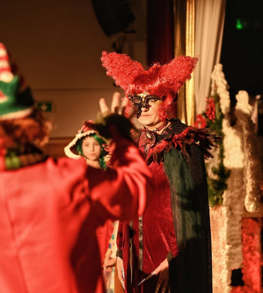 Aktorzy podczas odgrywania scen końcowych